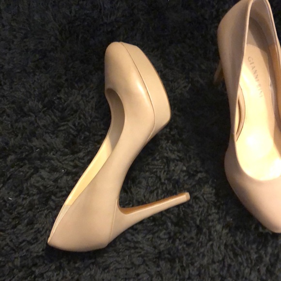 New, never worn nude Gianni Bini heels!! - Picture 2 of 4